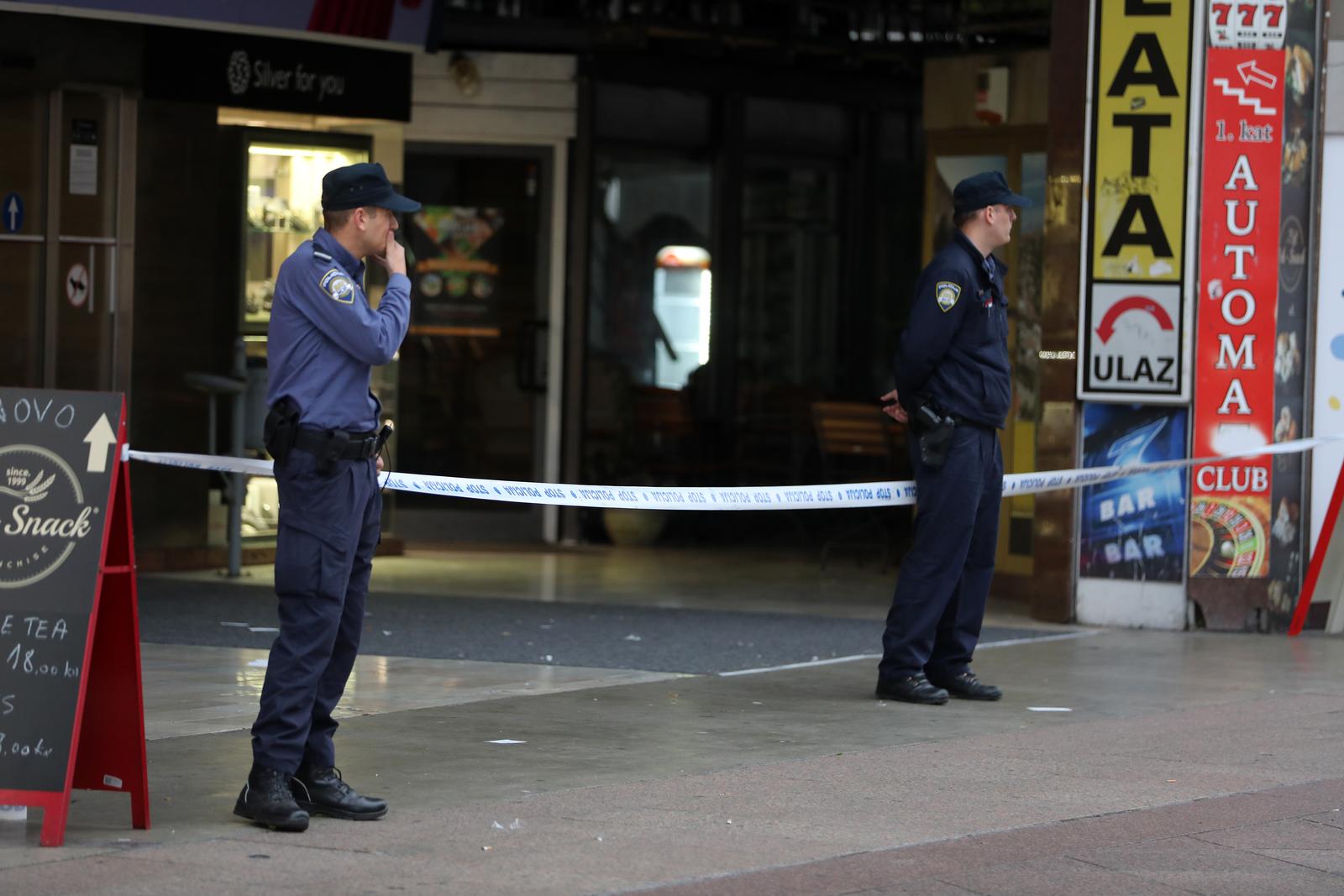 Zbog dojave o bombi ispražnjena je Robna kuća Rijeka Zbog dojave o bombi ispražnjena je Robna kuća Rijeka