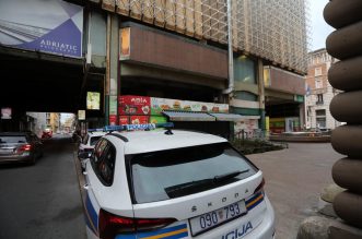 Zbog dojave o bombi ispražnjena je Robna kuća Rijeka Zbog dojave o bombi ispražnjena je Robna kuća Rijeka