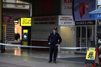 Zbog dojave o bombi ispražnjena je Robna kuća Rijeka Zbog dojave o bombi ispražnjena je Robna kuća Rijeka