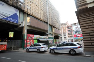 Zbog dojave o bombi ispražnjena je Robna kuća Rijeka Zbog dojave o bombi ispražnjena je Robna kuća Rijeka