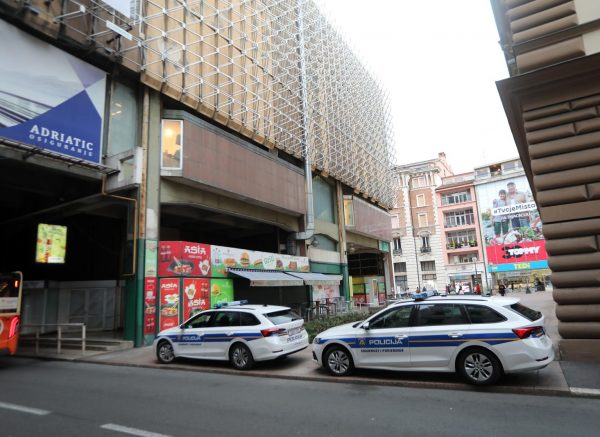 Zbog dojave o bombi ispražnjena je Robna kuća Rijeka