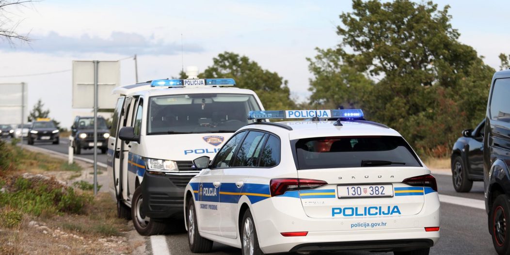 Automobil i motor sudjelovali u prometnoj nesreći na Jadranskoj magistrali kod Šibenika Automobil i motor sudjelovali u prometnoj nesreći na Jadranskoj magistrali kod Šibenika
