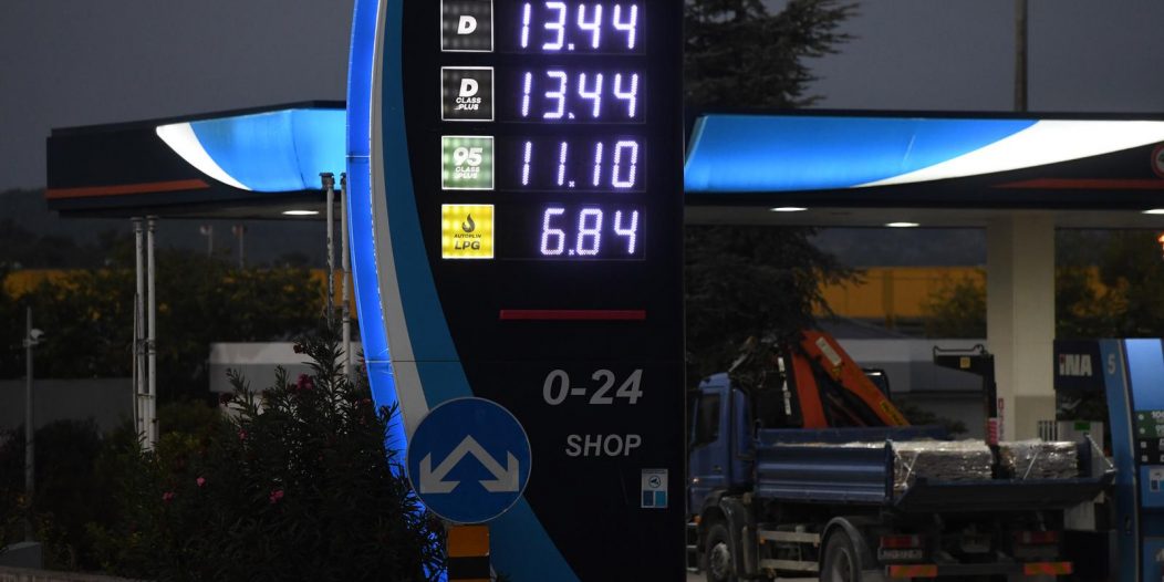 Šibenik: Nove cijene goriva nakon ponoći, Vlada odlučila kako neće intervenirati Šibenik: Nove cijene goriva nakon ponoći, Vlada odlučila kako neće intervenirati