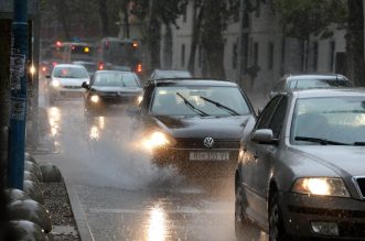Rijeka: Jaka kiša otežava promet po centru grada Rijeka: Jaka kiša otežava promet po centru grada