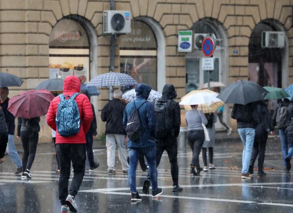 Rijeka: Jaka kiša otežava promet po centru grada