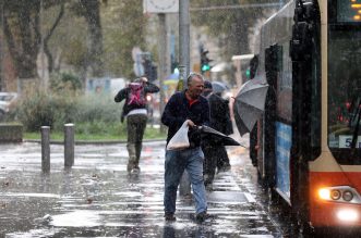 Rijeka: Jaka kiša otežava promet po centru grada Rijeka: Jaka kiša otežava promet po centru grada