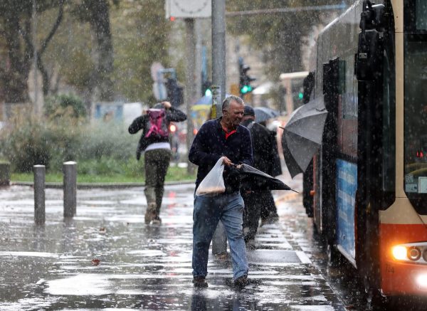 Rijeka: Jaka kiša otežava promet po centru grada