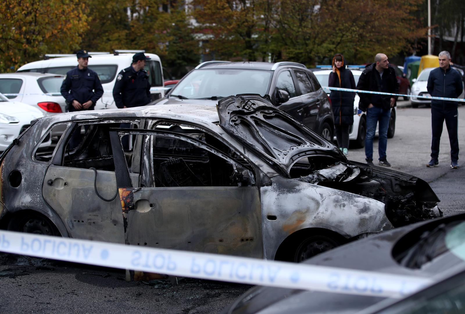 Zagreb: Na parkiralištu u Sloboštini tijekom noći izgorjelo osam automobila