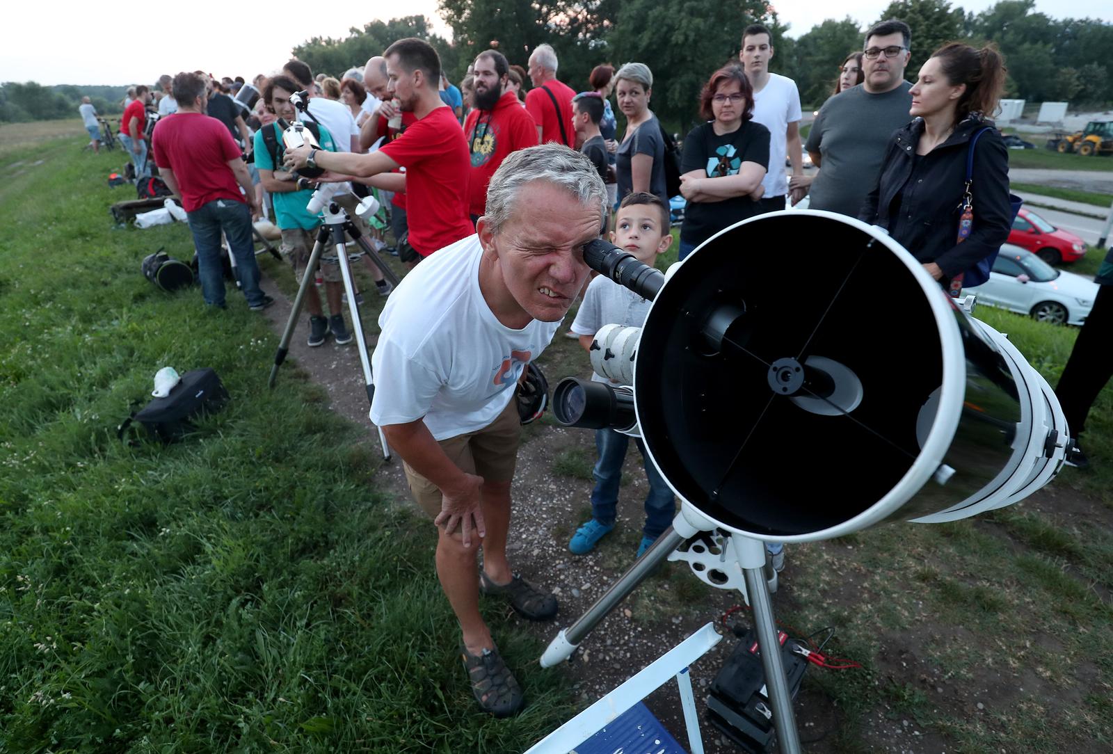 Zagreb: Gledanje najduže potpune pomrčine Mjeseca ovog stoljeća