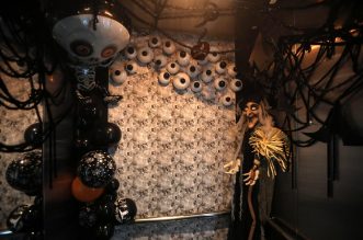 Rijeka: Lift trgovačkog centra ukrašen povodom Halloweena