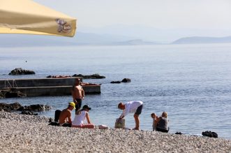 Rijeka: Gradska plaža na Kantridi puna je kupača Rijeka: Gradska plaža na Kantridi puna je kupača