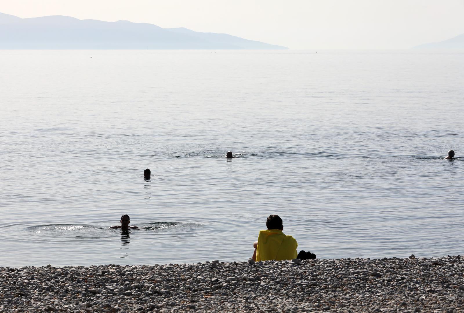 Rijeka: Gradska plaža na Kantridi puna je kupača Rijeka: Gradska plaža na Kantridi puna je kupača