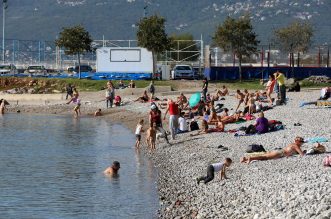 Rijeka: Gradska plaža na Kantridi puna je kupača Rijeka: Gradska plaža na Kantridi puna je kupača