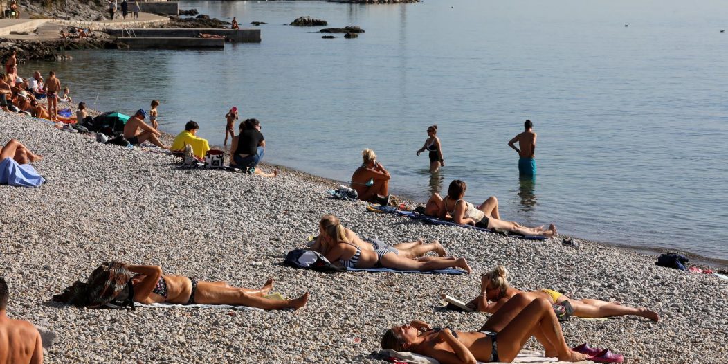 Rijeka: Gradska plaža na Kantridi puna je kupača Rijeka: Gradska plaža na Kantridi puna je kupača