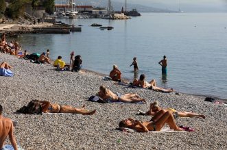 Rijeka: Gradska plaža na Kantridi puna je kupača Rijeka: Gradska plaža na Kantridi puna je kupača