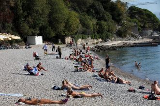 Rijeka: Gradska plaža na Kantridi puna je kupača Rijeka: Gradska plaža na Kantridi puna je kupača