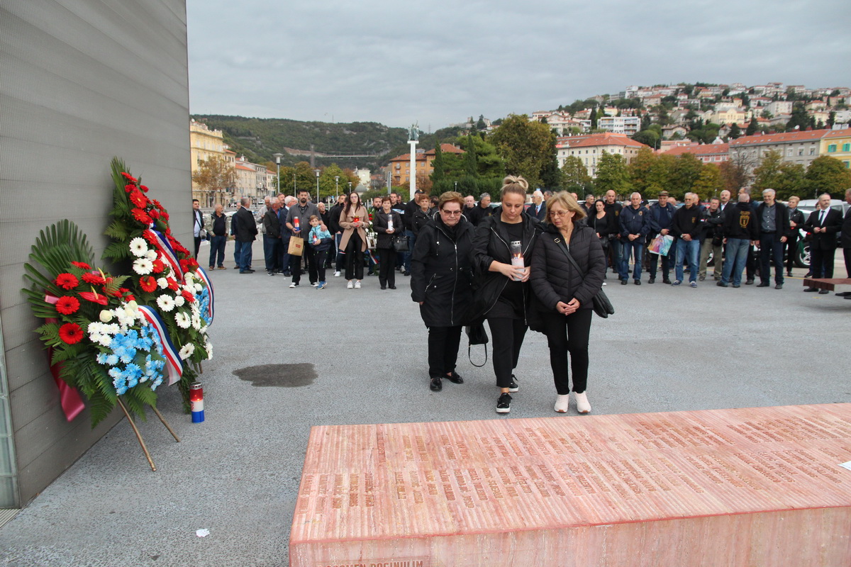 Polaganje-vijenaca-za-31.-obljetnicu-128.-brigade-HV-a-4 Polaganje-vijenaca-za-31.-obljetnicu-128.-brigade-HV-a-4