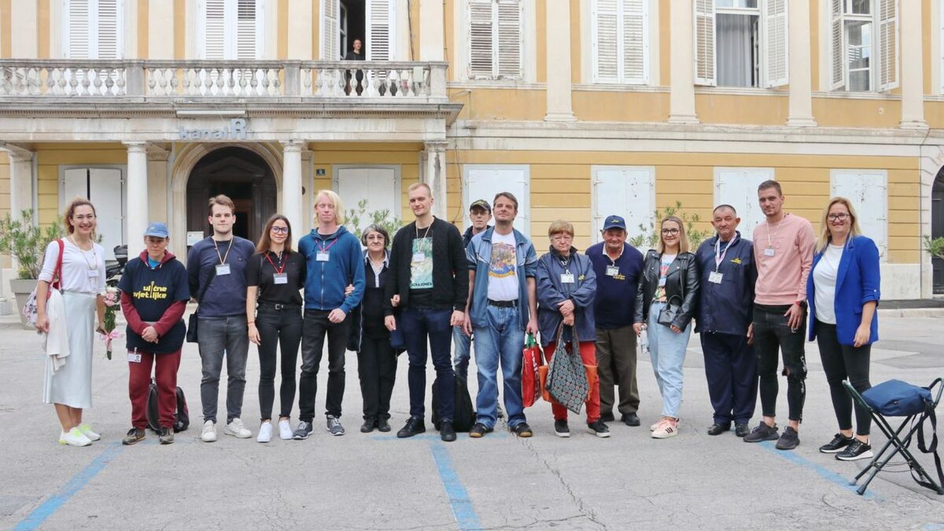 Savjet-mladih-grada-Rijeke-i-PGŽ-i-Ulične-svjetiljke-1200×800 Savjet-mladih-grada-Rijeke-i-PGŽ-i-Ulične-svjetiljke-1200×800