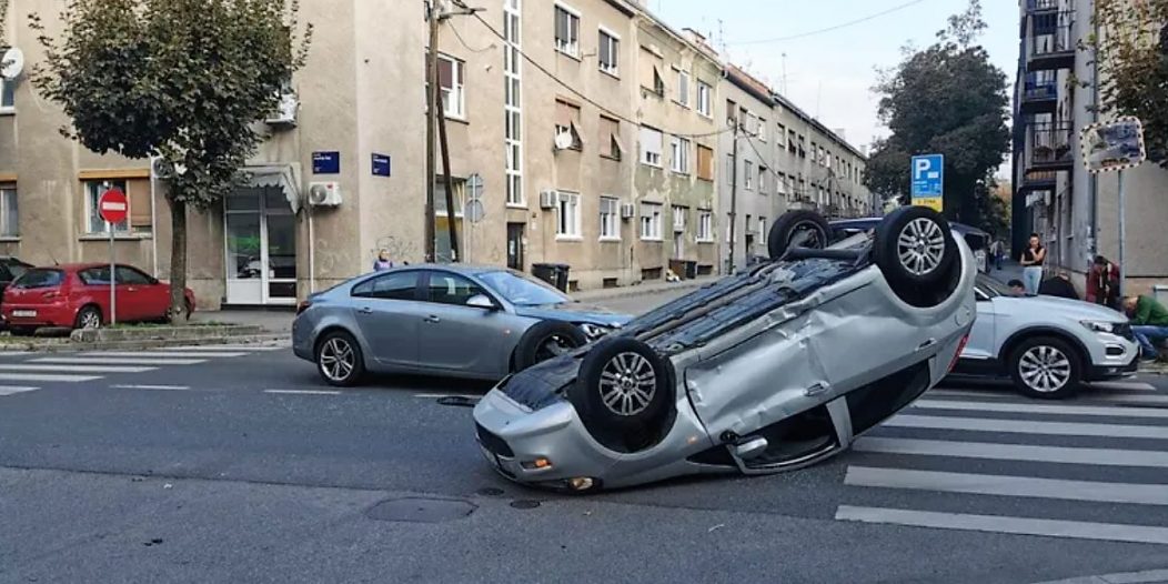 auto na krovu zagreb 191022 auto na krovu zagreb 191022
