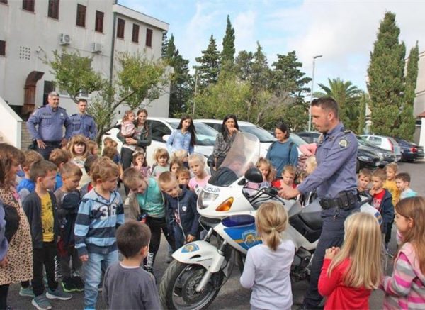 dan policije 2022 darivanje krvi DP-RAB-MOT-VRTIĆ