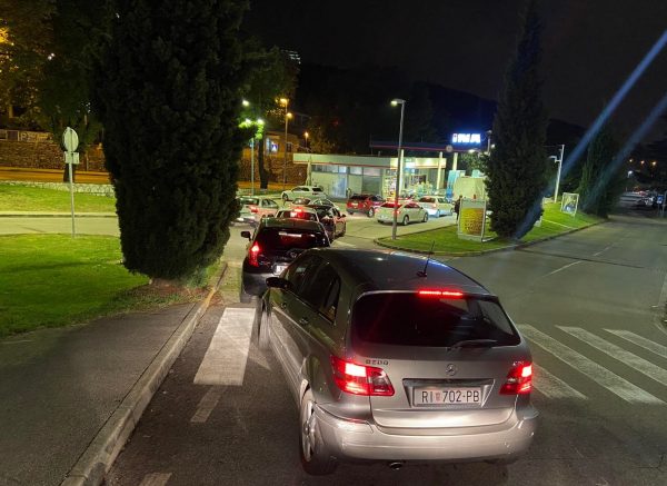 gužve gorivo benzinska