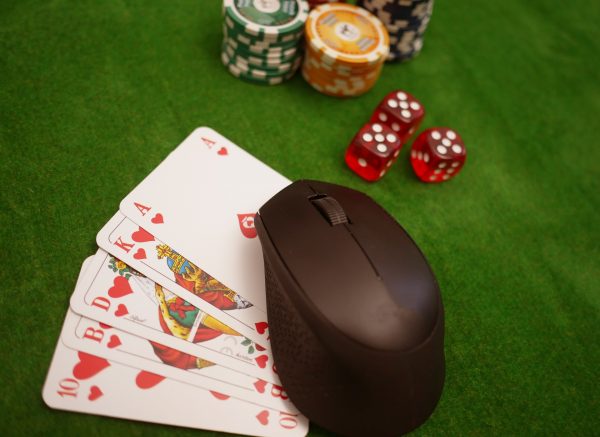 online-poker-g6f3403ee8_1920