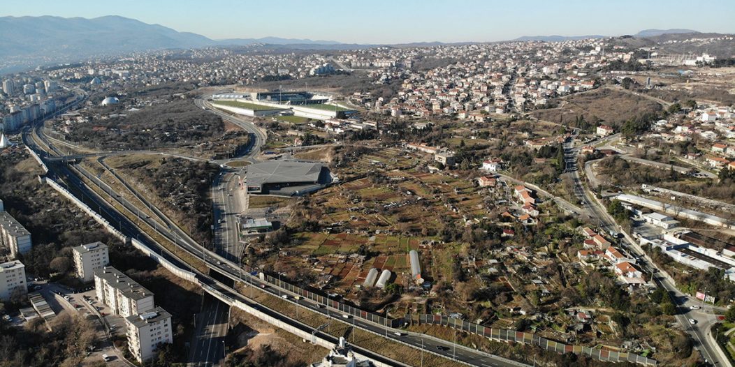 rujevica iz zraka Natječaj-za-izradu-urbanističko-arhitektonskog-rješenja-Sekundarnog-gradskog-središta-Rujevica-u-Rijeci rujevica iz zraka Natječaj-za-izradu-urbanističko-arhitektonskog-rješenja-Sekundarnog-gradskog-središta-Rujevica-u-Rijeci