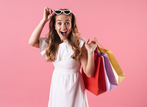 zalando beautiful-cheerful-young-blonde-girl-wearing-summer-dress-standing-isolated-pink-wall-carrying-shopping-bags