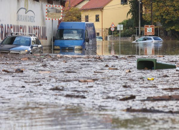Potop u Novom Vinodolskom, zatvorene ceste