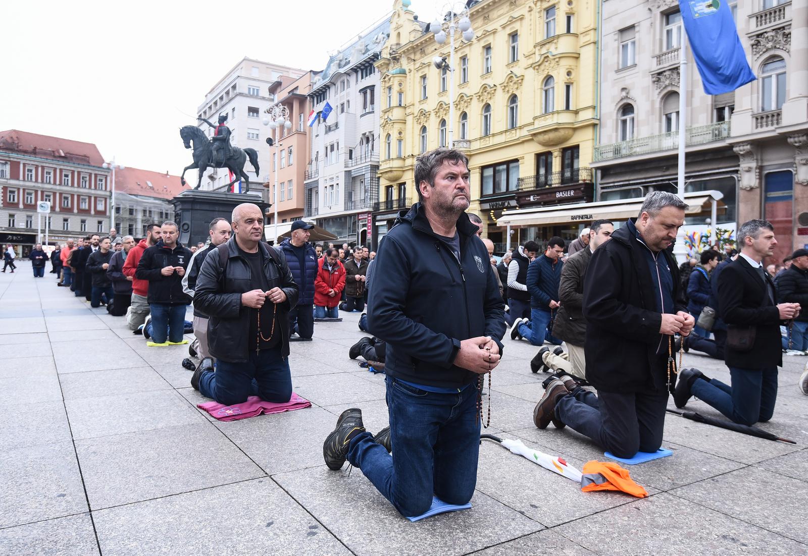 Molitva krunice na glavnom zagrebačkom trgu