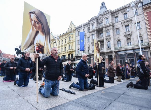 Molitva krunice na glavnom zagrebačkom trgu