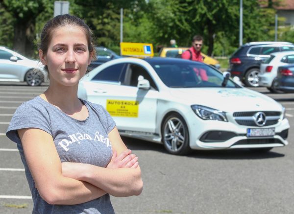 Zaklada Hrvatska za djecu  pokrenula projekt Moja nova kola  autokola