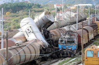 Sudar vlakova kod Rijeke: Teretni vlak zabio se u cisternu Sudar vlakova kod Rijeke: Teretni vlak zabio se u cisternu