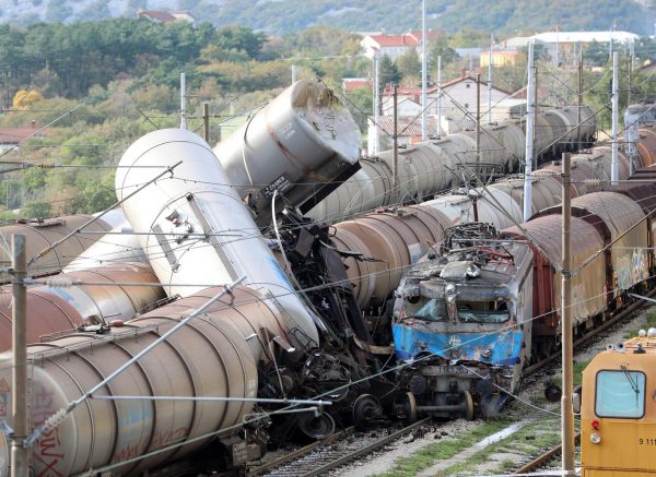 Sudar vlakova kod Rijeke: Teretni vlak zabio se u cisternu