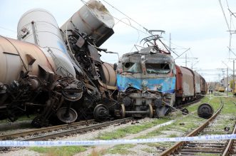 Sudar vlakova kod Rijeke: Teretni vlak zabio se u cisternu Sudar vlakova kod Rijeke: Teretni vlak zabio se u cisternu