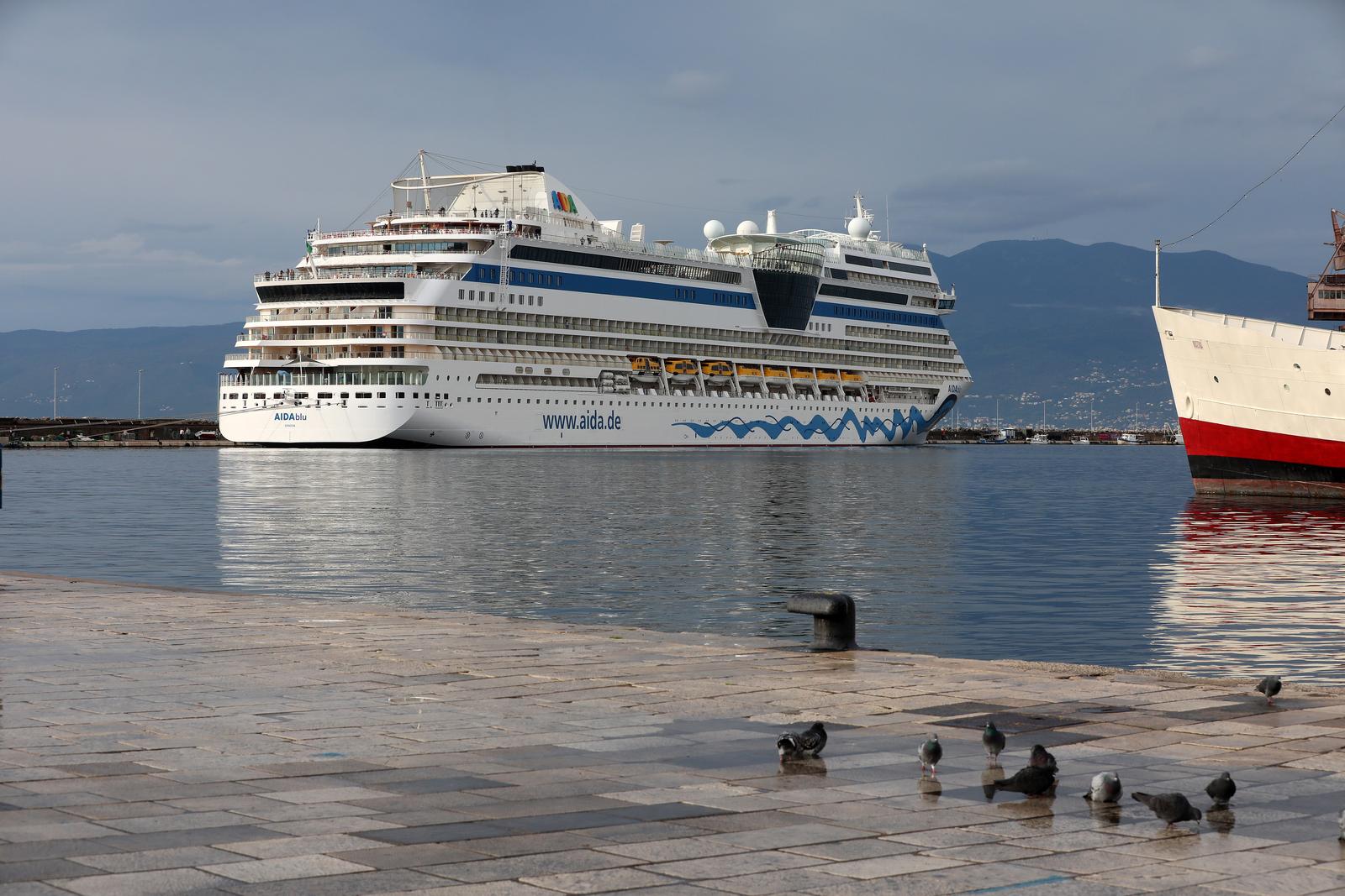 Rijeka: Kruzer AidaBlu uplovio u riječku luku Rijeka: Kruzer AidaBlu uplovio u riječku luku