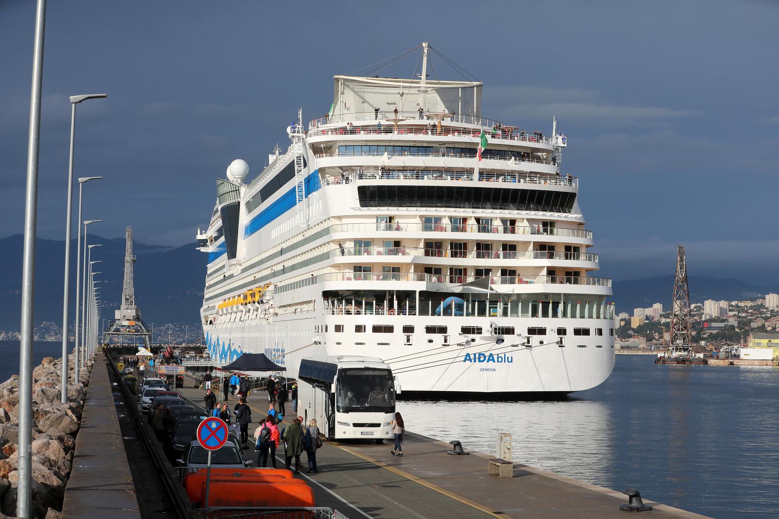 Rijeka: Kruzer AidaBlu uplovio u riječku luku Rijeka: Kruzer AidaBlu uplovio u riječku luku