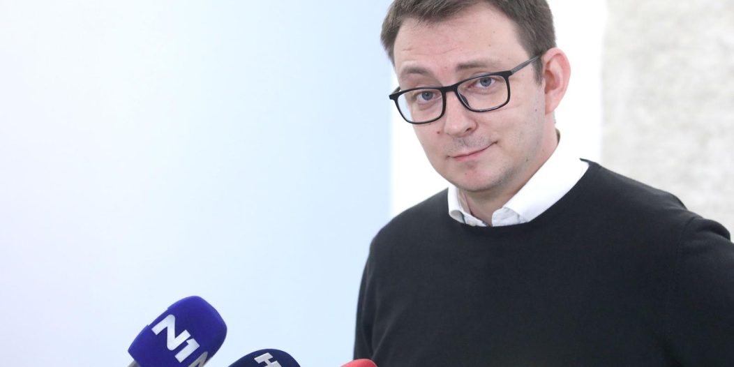 Zagreb: Zastupnik Bojan Glavašević komentirao u Saboru covid dodatak za umirovljenike Zagreb: Zastupnik Bojan Glavašević komentirao u Saboru covid dodatak za umirovljenike