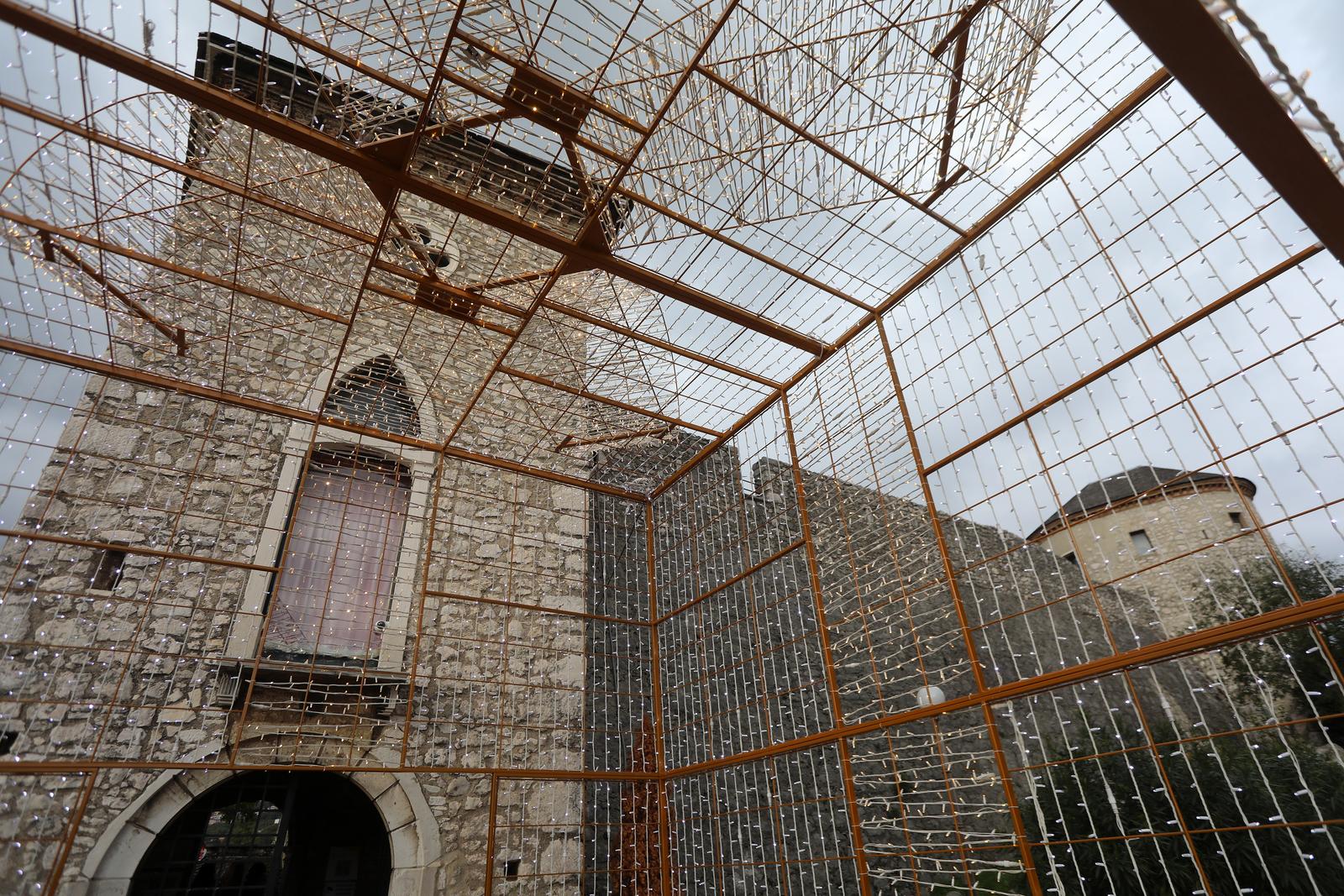 Trsatsku gradinu osvijetlit će više od 12 kilometara lampica Trsatsku gradinu osvijetlit će više od 12 kilometara lampica