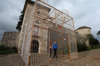 Trsatsku gradinu osvijetlit će više od 12 kilometara lampica Trsatsku gradinu osvijetlit će više od 12 kilometara lampica