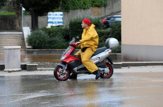 Vodena bujica potopila Malinsku Vodena bujica potopila Malinsku