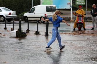 Vodena bujica potopila Malinsku Vodena bujica potopila Malinsku