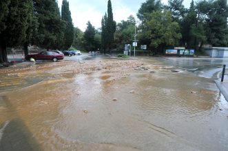 Vodena bujica potopila Malinsku Vodena bujica potopila Malinsku