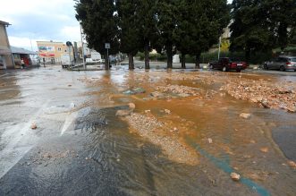 Vodena bujica potopila Malinsku Vodena bujica potopila Malinsku