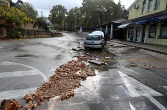 Vodena bujica potopila Malinsku Vodena bujica potopila Malinsku