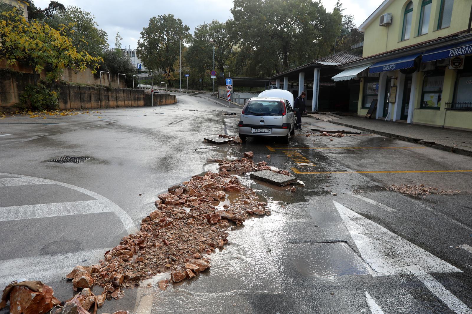 Vodena bujica potopila Malinsku Vodena bujica potopila Malinsku