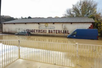 Potop u Novom Vinodolskom, zatvorene ceste Potop u Novom Vinodolskom, zatvorene ceste