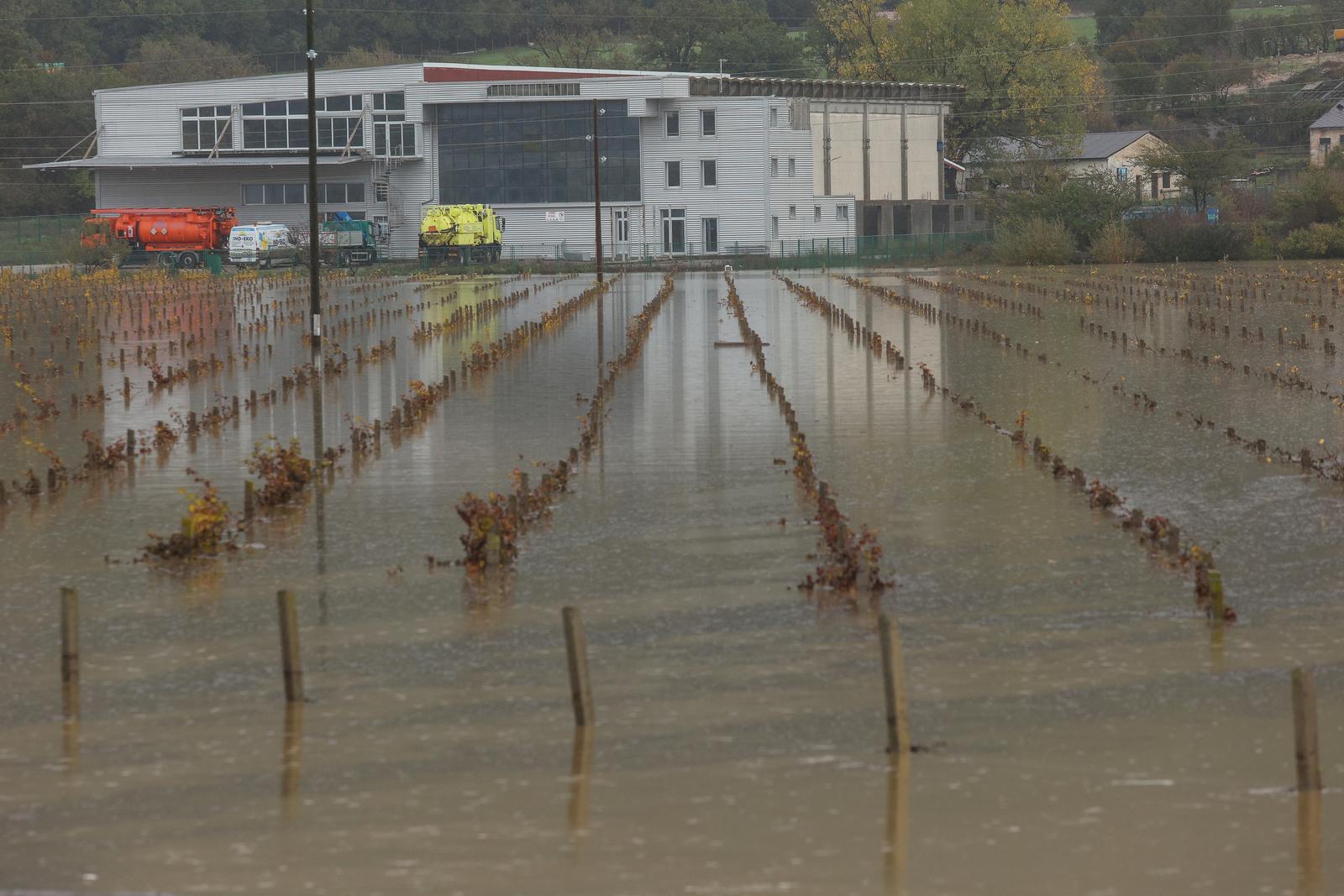 Potopljena polja oko Novog Vinodolskog Potopljena polja oko Novog Vinodolskog