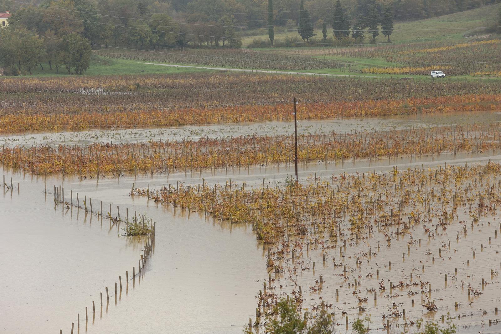 Potopljena polja oko Novog Vinodolskog Potopljena polja oko Novog Vinodolskog