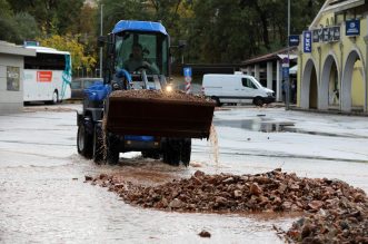 Vodena bujica potopila Malinsku Vodena bujica potopila Malinsku